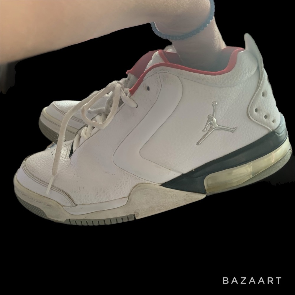 Michael Jordan Big Fund white, silver and red bball kicks💫 size 9 mens. - Picture 11 of 13